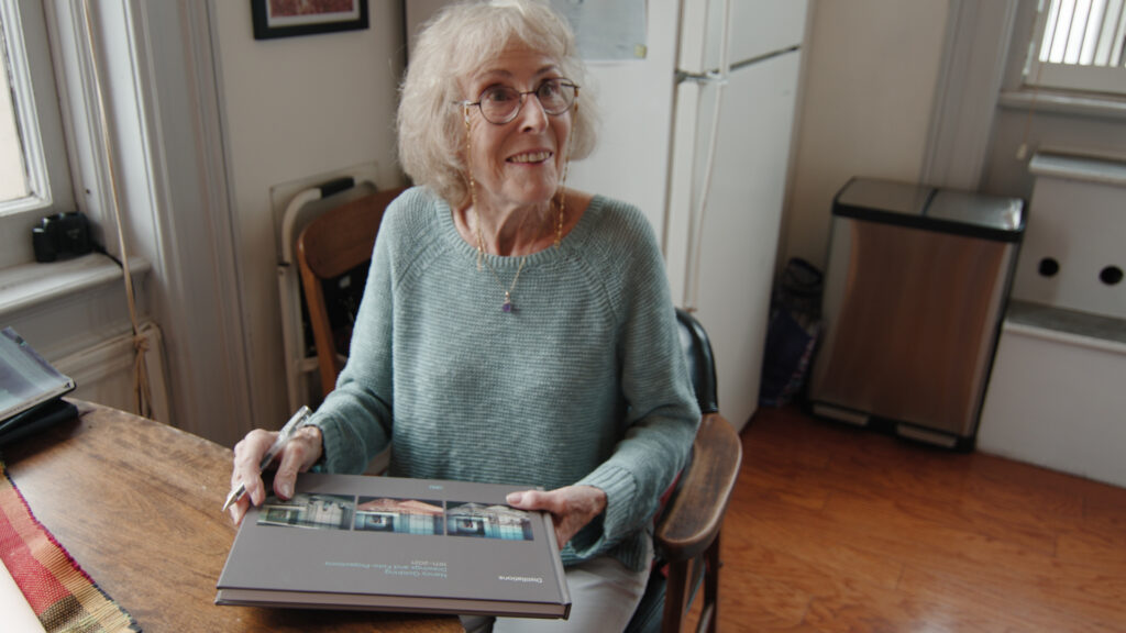 transparent video.00 15 46 22.still094